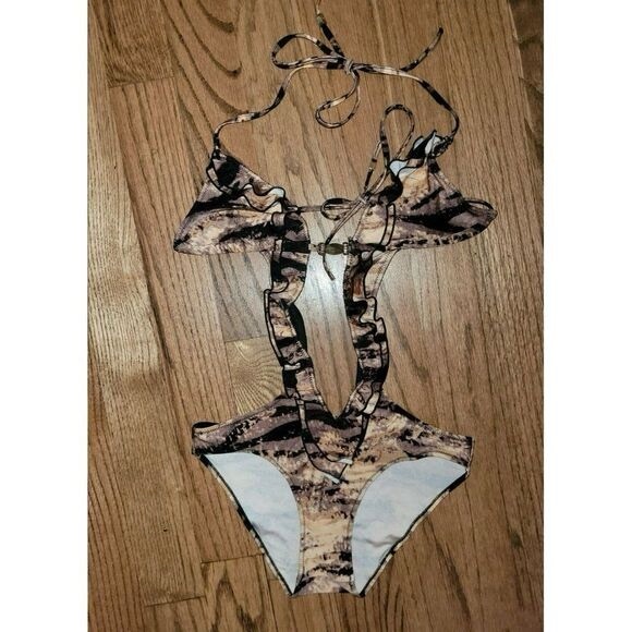 Kardashian Kollection bathing suit - Picture 3 of 6